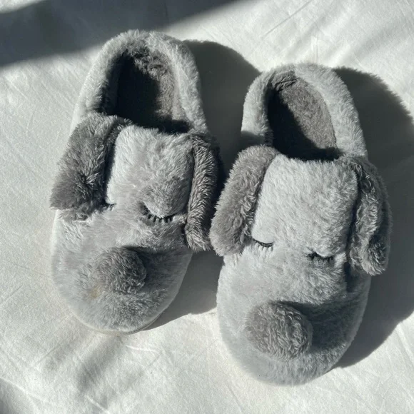 Slippers - Picture 1 of 2